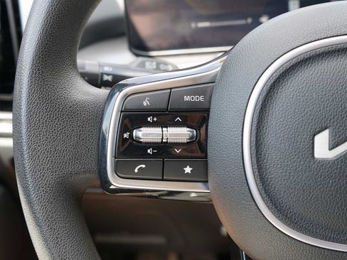 Certified 2024 Kia Sorento LX FWD image 14