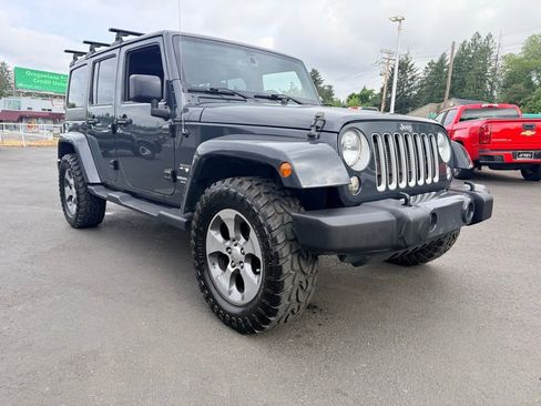 Used 2017 Jeep Wrangler Unlimited Sahara w/ Connectivity Group AWD/4WD image 7