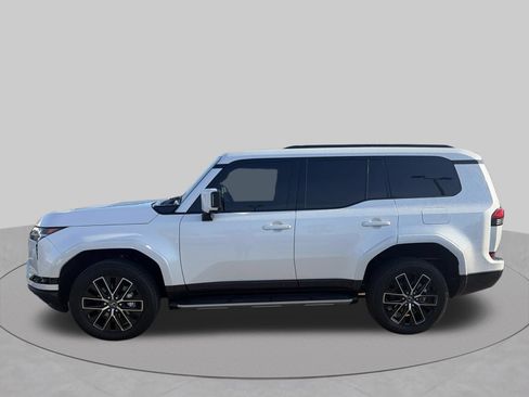 Used 2026 Lexus GX 550 AWD/4WD image 2