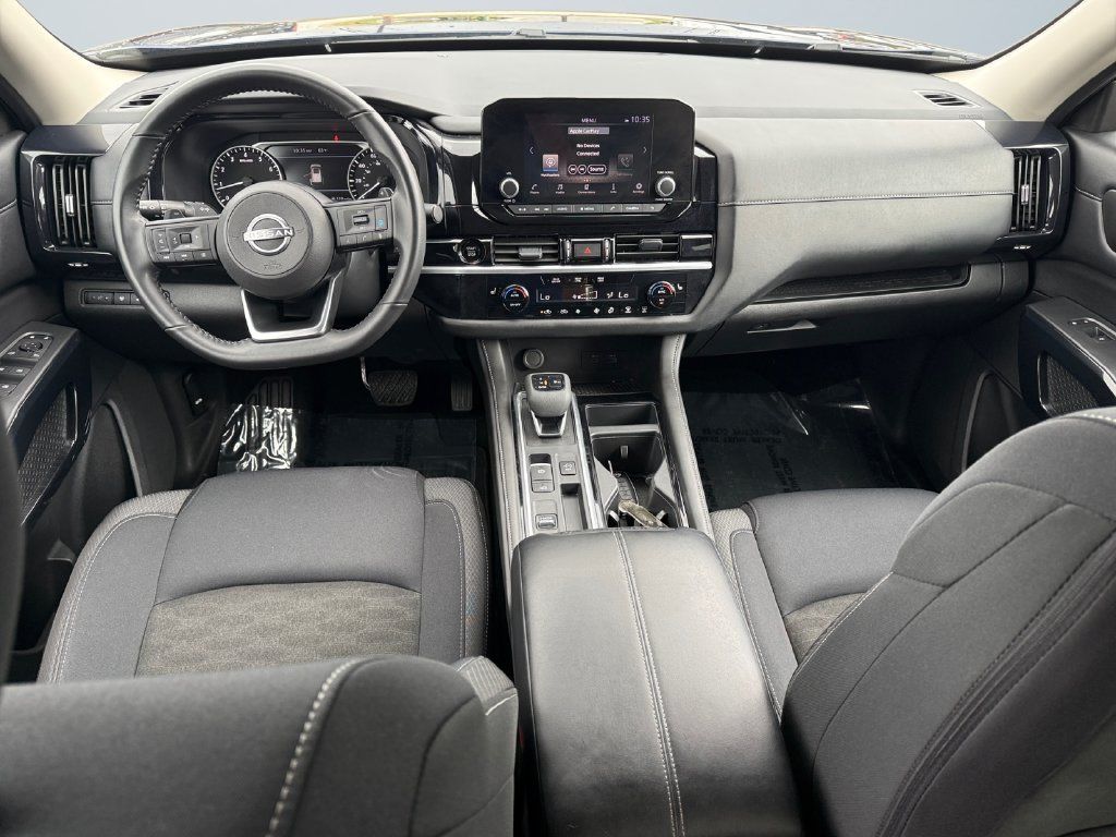 Used 2025 Nissan Pathfinder SV FWD image 10