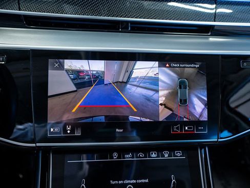 Used 2020 Audi S8 L image 44