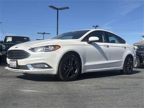 Used 2018 Ford Fusion SE w/ Equipment Group 201A image 2