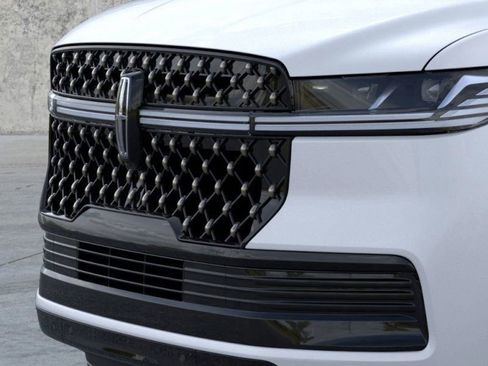 New 2026 Lincoln Navigator L Black Label AWD/4WD image 17