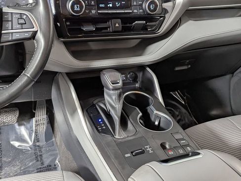 Used 2023 Toyota Highlander LE image 19