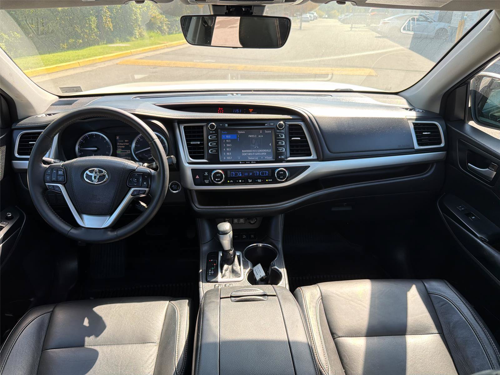 Used 2018 Toyota Highlander XLE AWD/4WD image 29