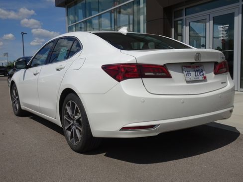 Used 2017 Acura TLX V6 SH-AWD w/ Advance Package image 3