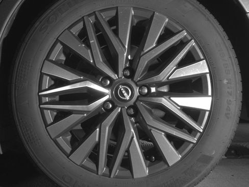 Used 2025 Nissan Altima 2.5 SV FWD image 14