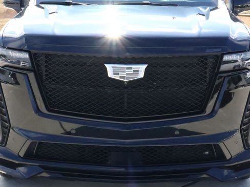 Certified 2024 Cadillac Escalade ESV V image 8