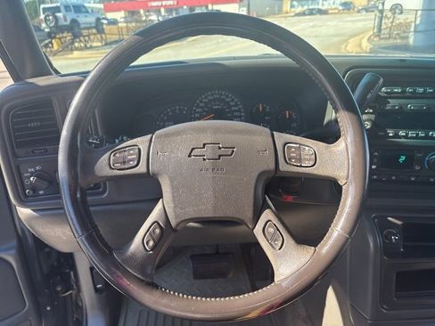 Used 2003 Chevrolet Avalanche 4x4 w/ Suspension Package, Off-Road image 16