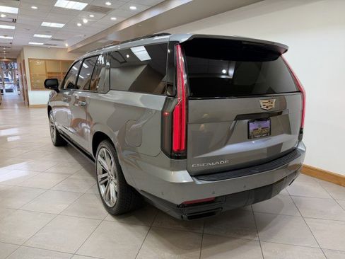 Used 2025 Cadillac Escalade ESV Sport w/ Touring Package image 3