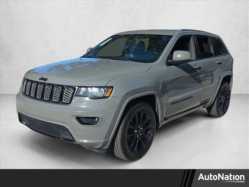 Used 2022 Jeep Grand Cherokee Laredo X image 1