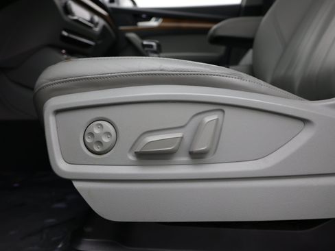 Used 2023 Audi Q5 2.0T Premium w/ Convenience Package AWD/4WD image 16