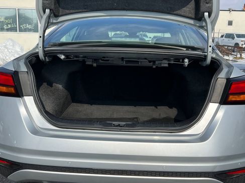 Used 2024 Nissan Altima 2.5 SV image 13