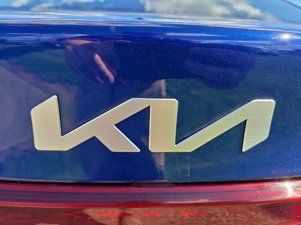 Certified 2023 Kia Forte LXS FWD image 5