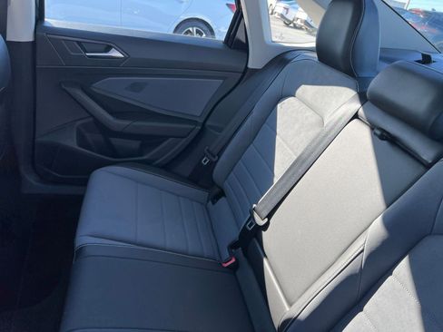 Used 2025 Volkswagen Jetta SE image 38