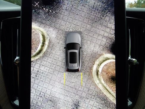 New 2026 Volvo XC60 B5 Plus w/ Protection Package Premier AWD/4WD image 21