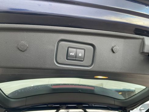 Used 2025 Nissan Pathfinder SV image 23