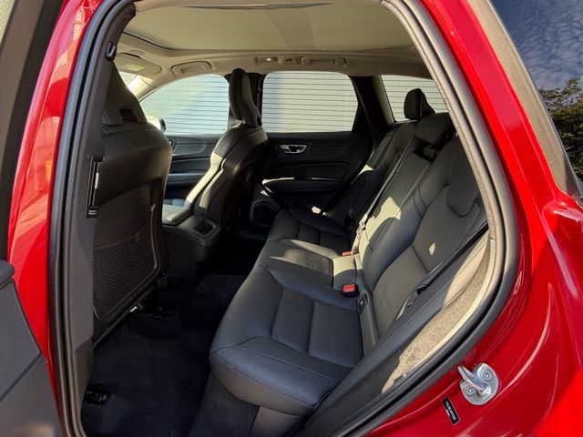 Certified 2024 Volvo XC60 B5 Plus AWD/4WD image 14