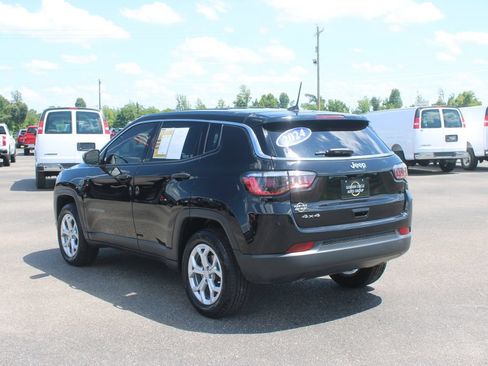 Used 2024 Jeep Compass Sport AWD/4WD image 7