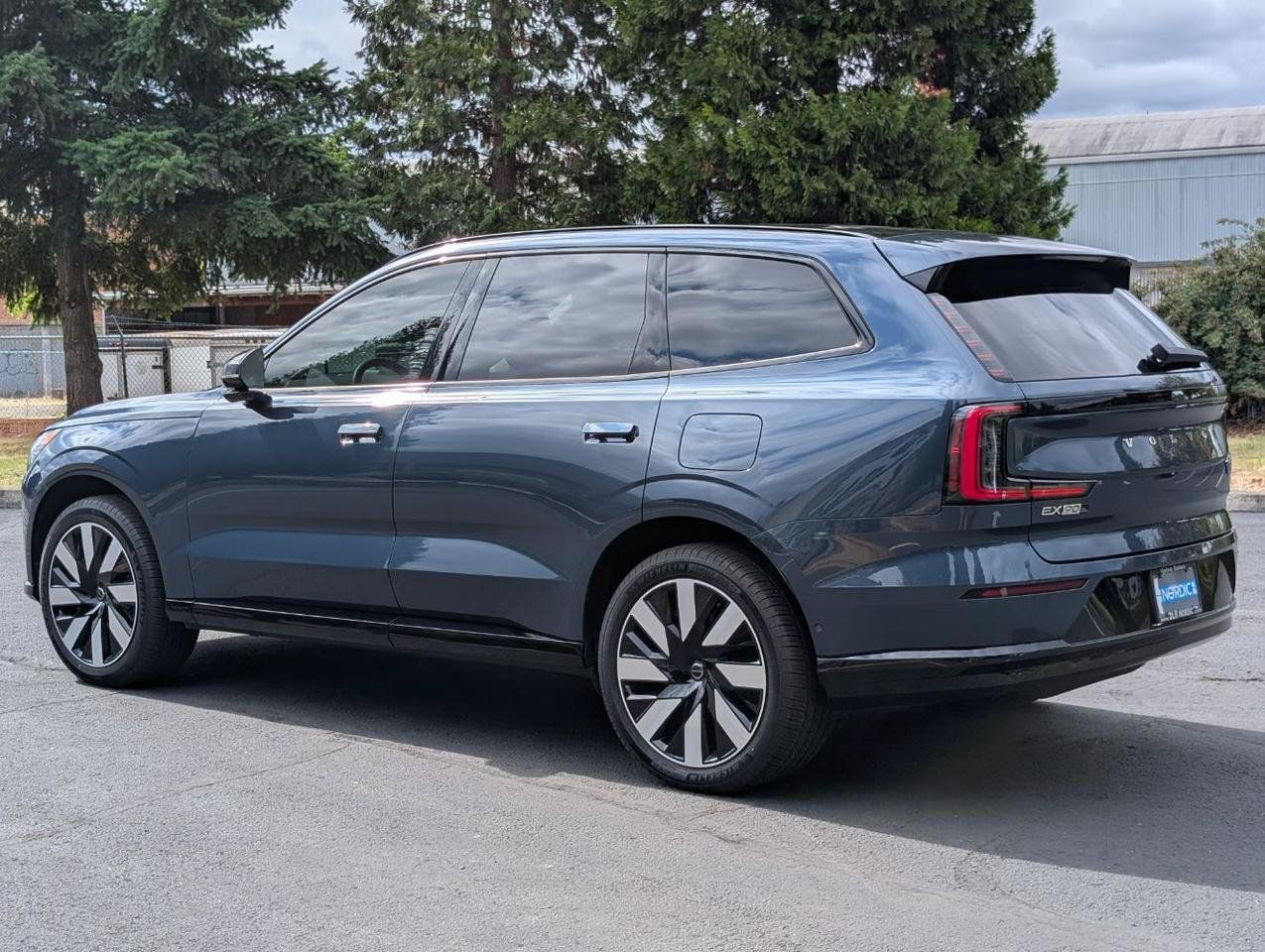 Used 2025 Volvo EX90 Plus AWD/4WD image 5