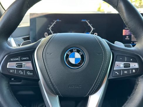 Used 2025 BMW X5 xDrive50e AWD/4WD image 25