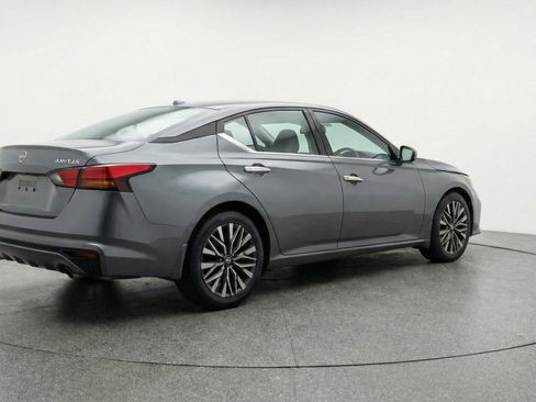Used 2025 Nissan Altima 2.5 SV FWD image 9