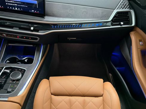 Certified 2025 BMW X7 xDrive40i w/ M Sport Package image 29