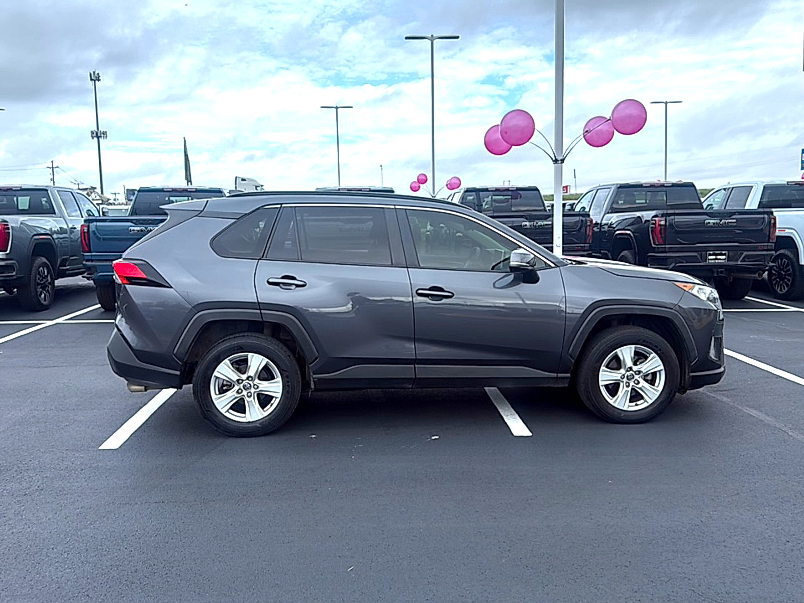 Used 2019 Toyota RAV4 XLE w/ Convenience Package FWD image 6