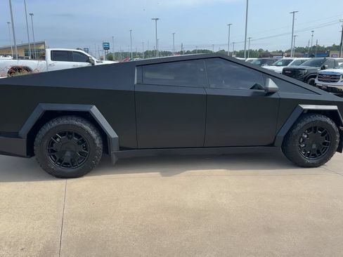 Used 2024 Tesla Cybertruck AWD Crew Cab image 5