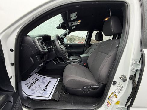 Used 2018 Toyota Tacoma TRD Off-Road w/ Technology Package image 2