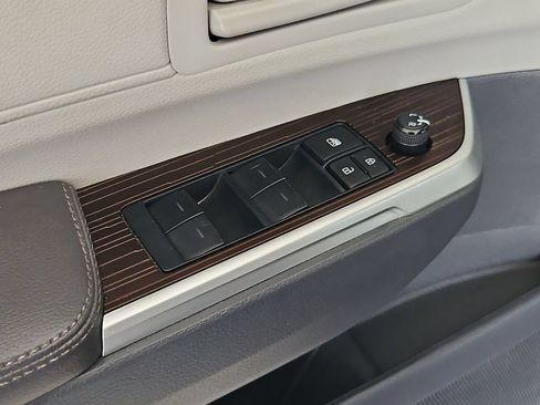 Used 2024 Toyota Sienna LE FWD image 11