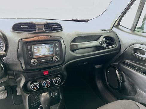 Used 2017 Jeep Renegade Altitude FWD image 20