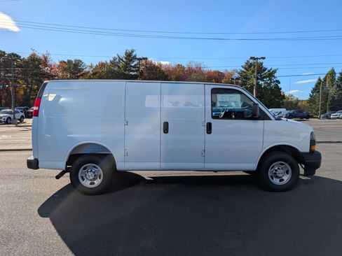 New 2025 Chevrolet Express 3500 WT image 6