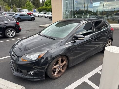 Used 2014 Ford Focus Titanium FWD image 1
