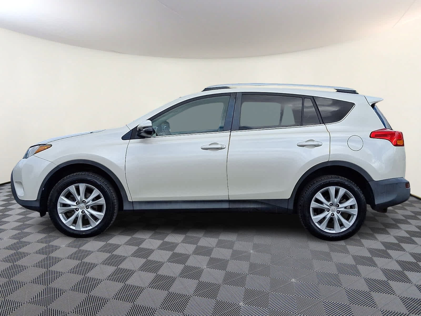 Used 2014 Toyota RAV4 Limited AWD/4WD image 8