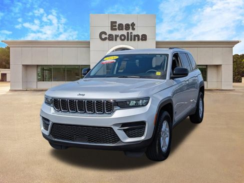 Certified 2024 Jeep Grand Cherokee Laredo RWD image 7