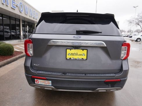 Used 2022 Ford Explorer XLT w/ Equipment Group 202A image 5