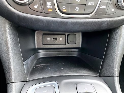 Used 2023 Chevrolet Equinox LT w/ Driver Convenience Package image 27