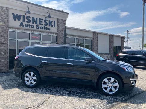 Used 2017 Chevrolet Traverse LT w/ Style and Technology Package AWD/4WD image 2
