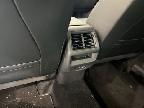 Certified 2025 Volkswagen Tiguan SE AWD/4WD image 16