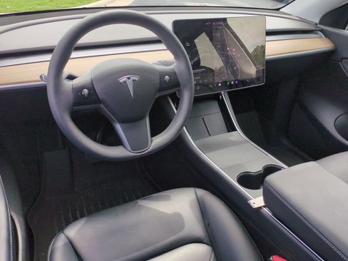 Used 2021 Tesla Model Y 2WD image 29