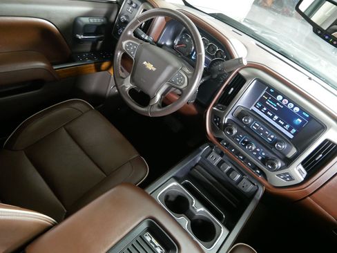 Used 2016 Chevrolet Silverado 1500 High Country w/ High Country Premium Package AWD/4WD image 9
