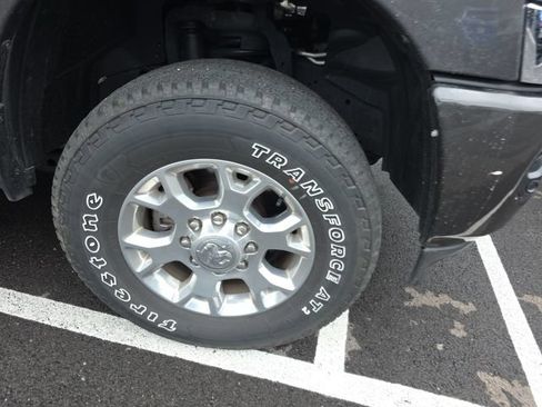 Used 2024 RAM 2500 Laramie AWD/4WD image 4