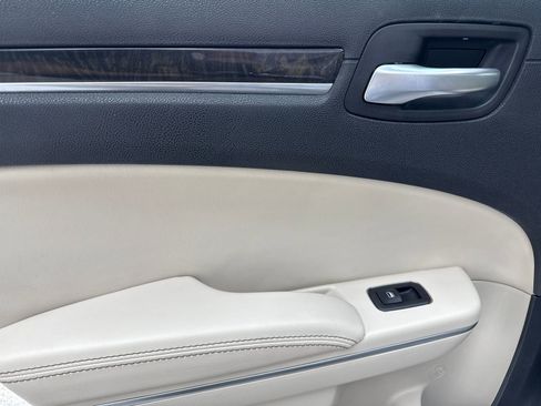 Used 2018 Chrysler 300 Limited w/ Safetytec Plus Group RWD image 39