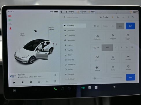 Used 2022 Tesla Model Y Long Range image 24