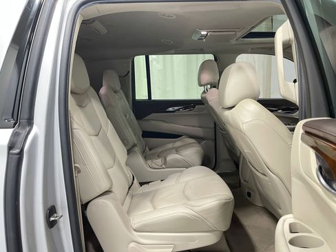 Used 2017 Cadillac Escalade ESV Luxury AWD/4WD image 29
