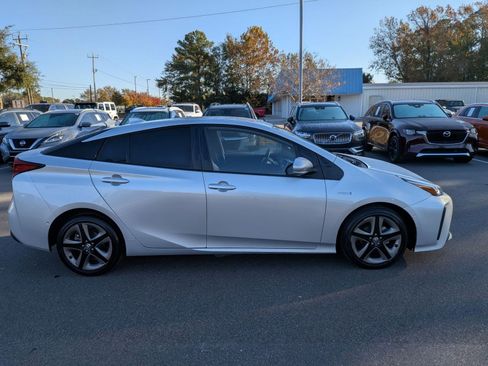 Used 2021 Toyota Prius XLE image 2