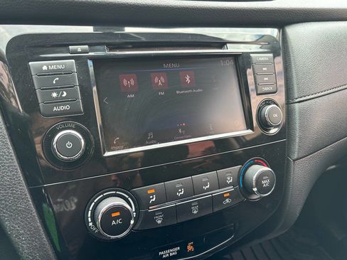 Used 2018 Nissan Rogue S AWD/4WD image 11