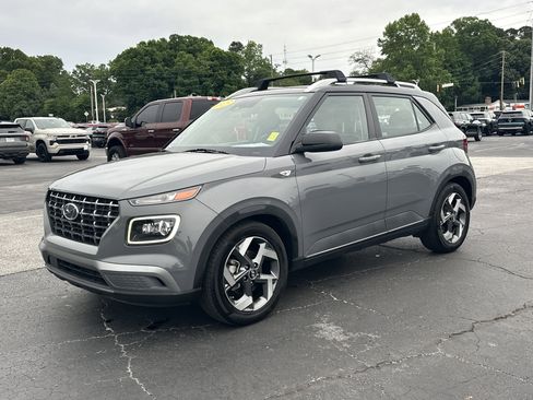Used 2023 Hyundai Venue Limited FWD image 4