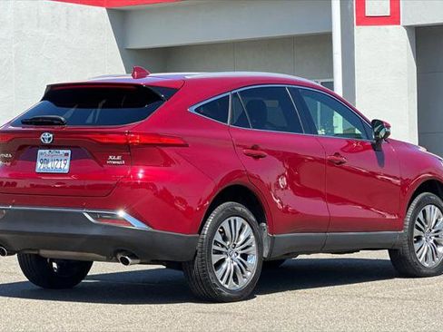 Certified 2022 Toyota Venza XLE AWD/4WD image 2